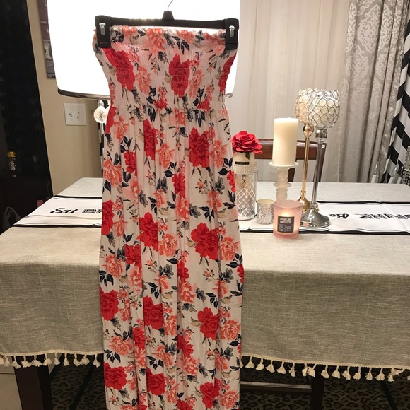 2 NEW Maternity Dresses - Picture 3 of 5